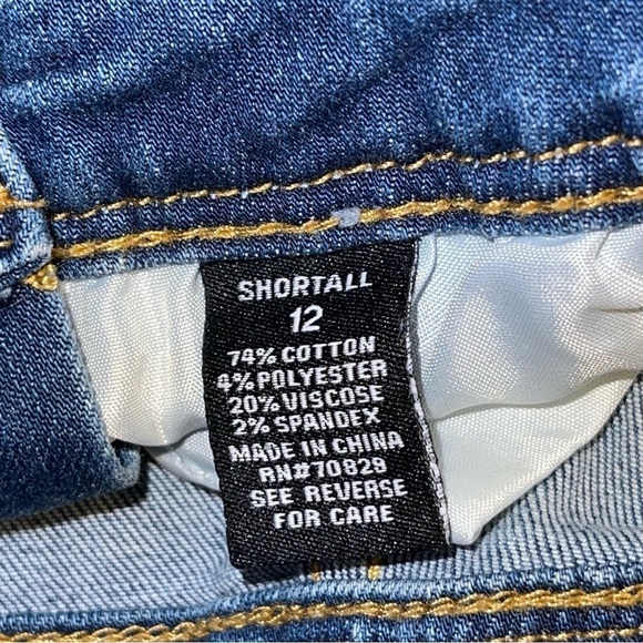 Rue 21 Woman Short Size 12 - Picture 7 of 7